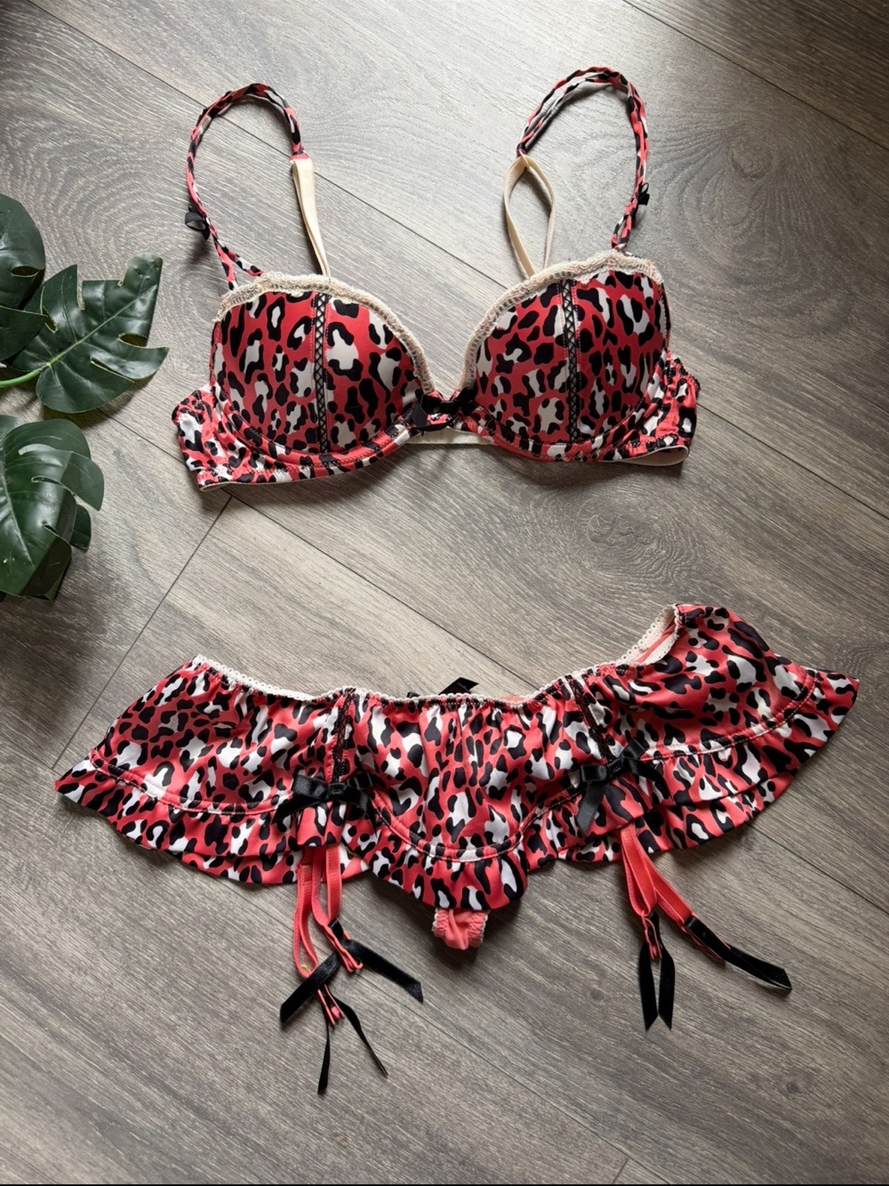 Vintage 2010 Victoria's Secret Coral Leopard Satin Bra 32B Garter Thong Skirt S